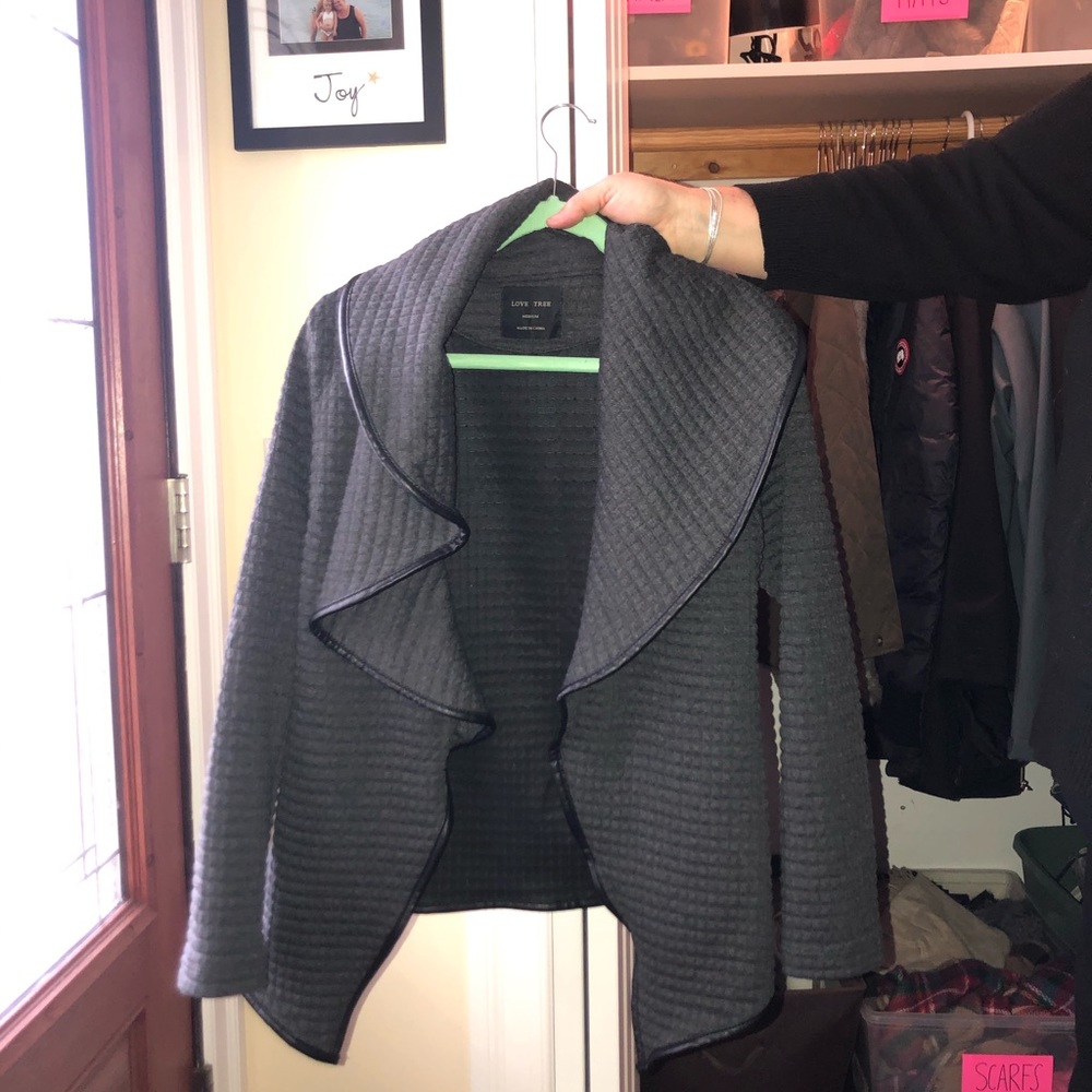 Fancy black coat - Picture 4 of 4